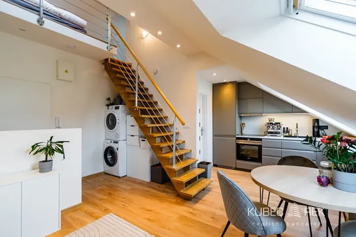 Pronájem bytu 1+kk, Praha - Jinonice, V Roháčích, 30 m2