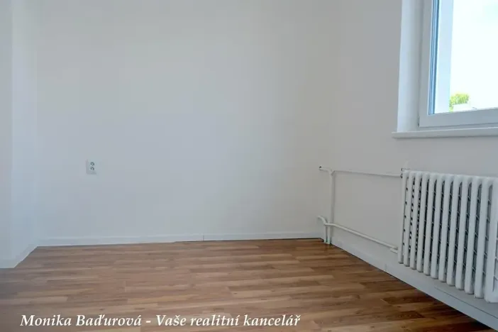 Pronájem kanceláře, Zlín, Sadová, 33 m2