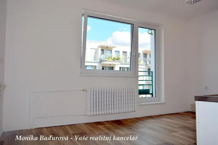 Pronájem kanceláře, Zlín, Sadová, 33 m2