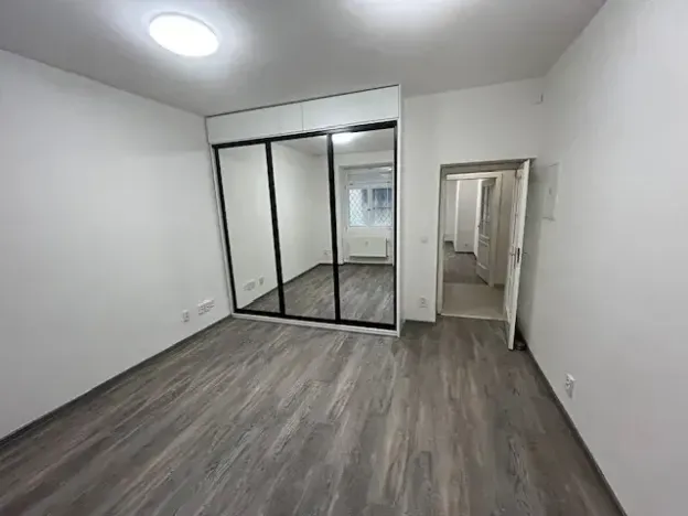 Pronájem bytu 2+kk, Praha - Žižkov, Jeseniova, 45 m2