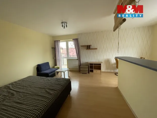 Pronájem bytu 1+kk, Praha, Ve žlíbku, 43 m2