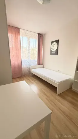 Pronájem bytu 1+kk, Kladno, Hřebečská, 18 m2