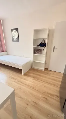 Pronájem bytu 1+kk, Kladno, Hřebečská, 18 m2