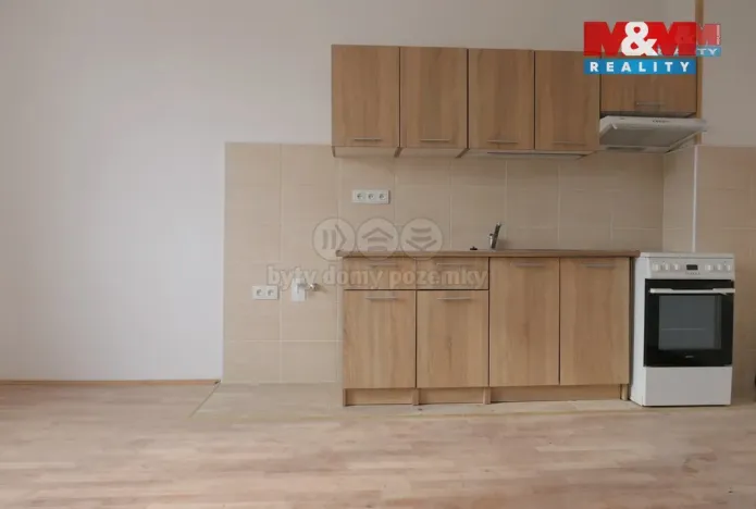 Pronájem bytu 1+1, Jaroměř, nám. Československé armády, 50 m2