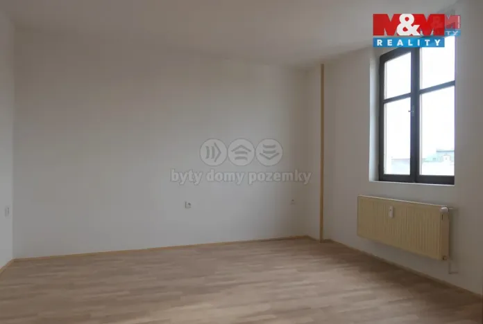 Pronájem bytu 1+1, Jaroměř, nám. Československé armády, 50 m2