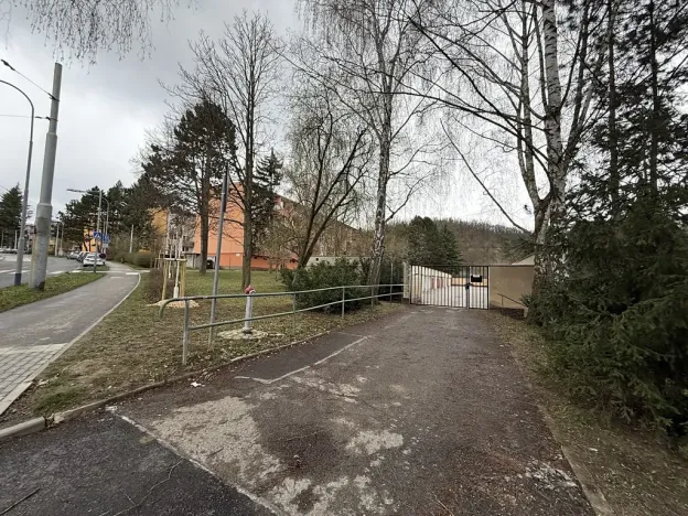 Pronájem garáže, Brno, Řezáčova, 18 m2