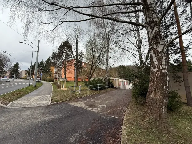 Pronájem garáže, Brno, Řezáčova, 18 m2