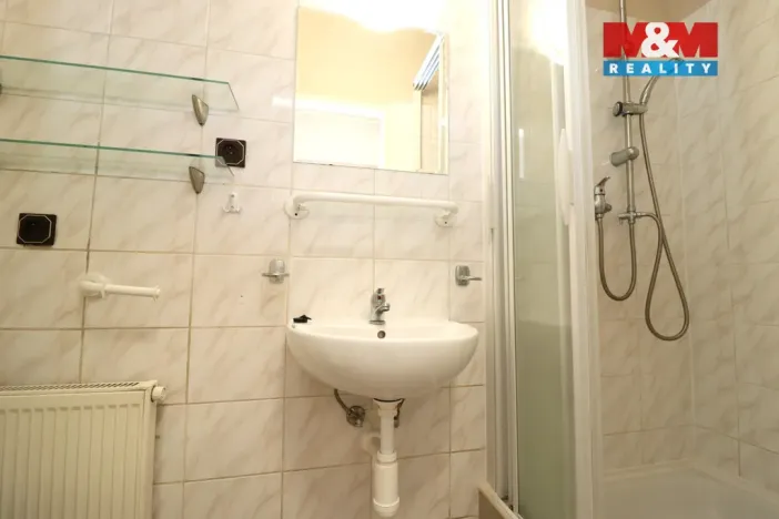 Pronájem bytu 1+1, Karlovy Vary, Jaltská, 46 m2