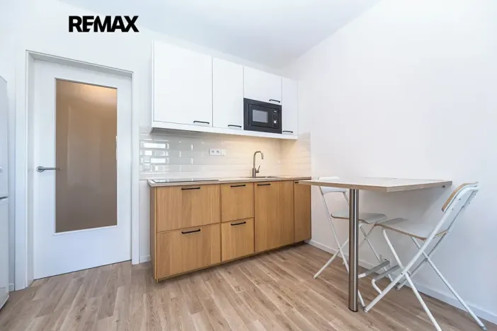 Pronájem bytu 1+kk, Praha - Libeň, Novovysočanská, 25 m2