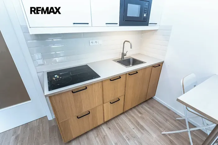 Pronájem bytu 1+kk, Praha - Libeň, Novovysočanská, 25 m2