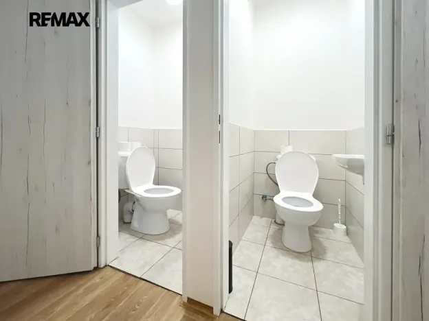 Pronájem atypického bytu, Drahelčice, V Brance, 164 m2