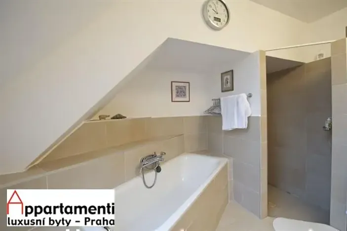 Pronájem rodinného domu, Praha - Kunratice, Ke hrádku, 417 m2