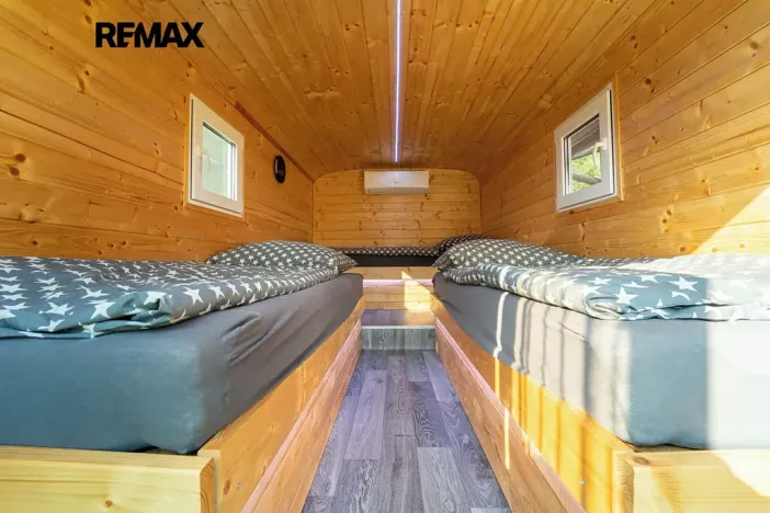 Prodej komerční nemovitosti, Chrášťany, 10917 m2