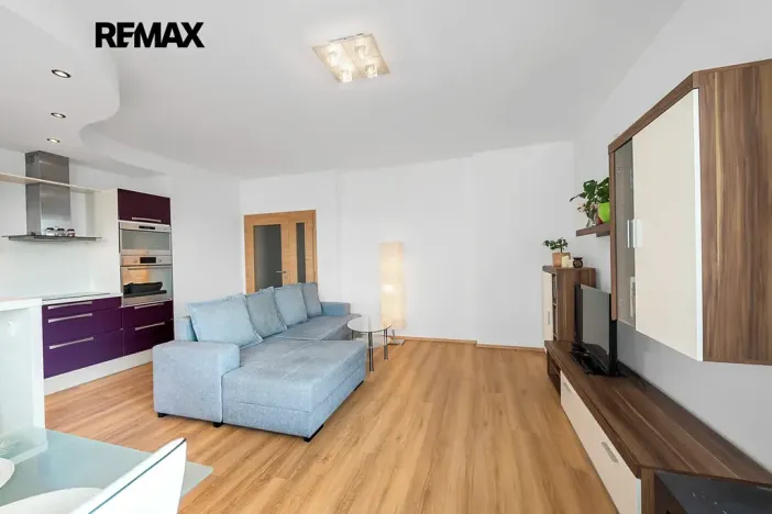 Pronájem bytu 2+kk, Praha - Vysočany, Sousedíkova, 55 m2