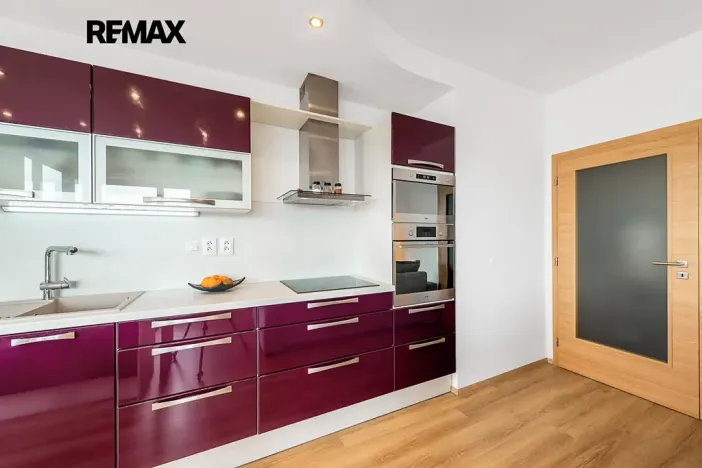 Pronájem bytu 2+kk, Praha - Vysočany, Sousedíkova, 55 m2