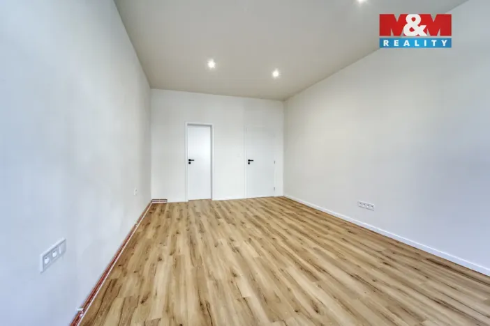 Pronájem bytu 2+kk, Plzeň - Jižní Předměstí, Klatovská třída, 68 m2