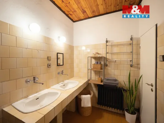 Prodej restaurace, Želízy, 640 m2