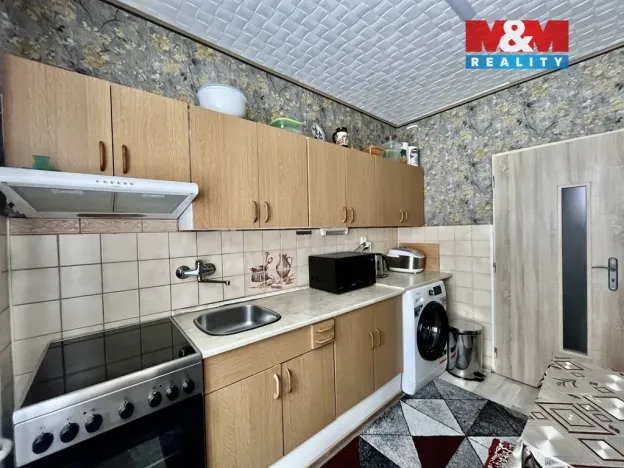 Prodej bytu 3+1, Uhlířské Janovice, 1. máje, 70 m2