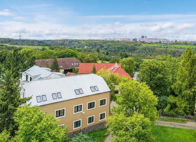 Prodej bytu 5+kk, Praha - Holyně, náměstí Pod lípou, 150 m2