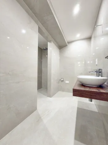 Prodej bytu 5+kk, Praha - Holyně, náměstí Pod lípou, 150 m2