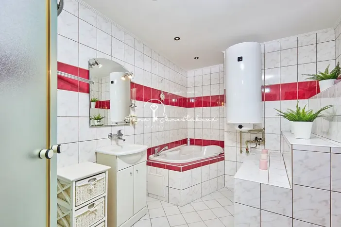 Prodej rodinného domu, Pištín, 231 m2