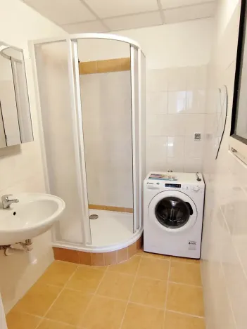 Pronájem bytu 1+kk, Praha, Zelená, 30 m2