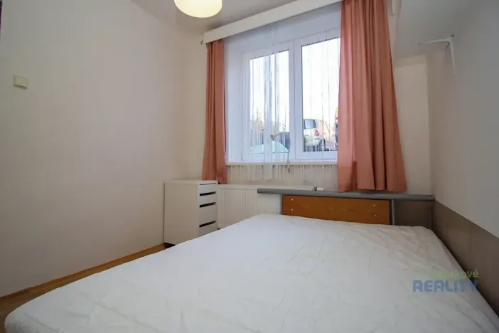 Pronájem bytu 2+kk, Praha - Břevnov, Dusíkova, 34 m2