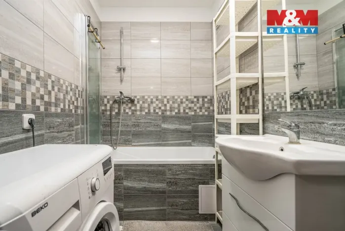 Prodej bytu 3+1, Hradec Králové - Nový Hradec Králové, třída Edvarda Beneše, 98 m2