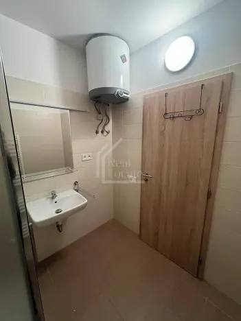 Pronájem bytu 1+kk, Praha - Vršovice, Pod soutratím, 37 m2