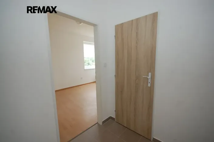 Pronájem bytu 1+kk, Velký Osek, U hřiště, 43 m2