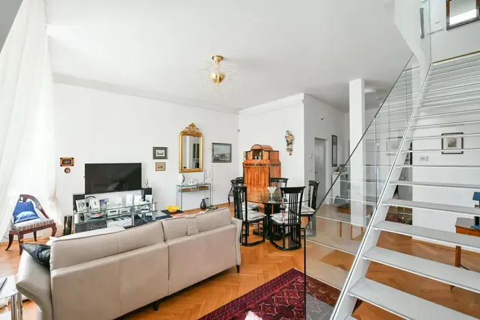 Prodej atypického bytu, Praha, Valentinská, 108 m2