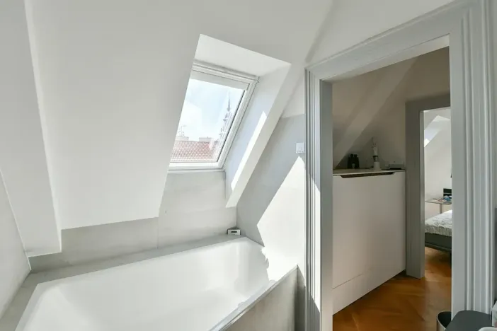 Prodej atypického bytu, Praha, Valentinská, 108 m2