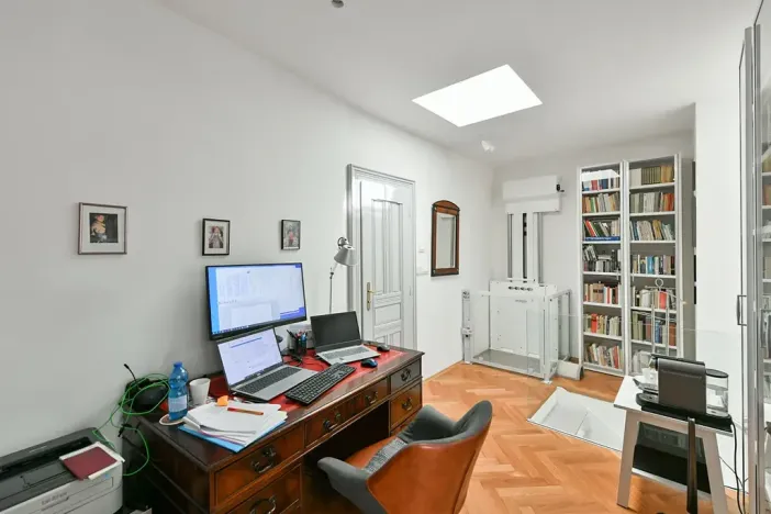 Prodej atypického bytu, Praha, Valentinská, 108 m2