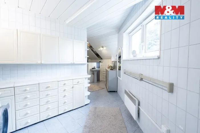 Prodej rodinného domu, Loučim, 300 m2