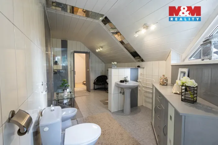 Prodej rodinného domu, Loučim, 300 m2