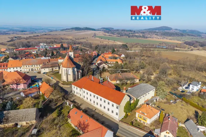 Prodej výrobních prostor, Načeradec, Zámecké náměstí, 1800 m2