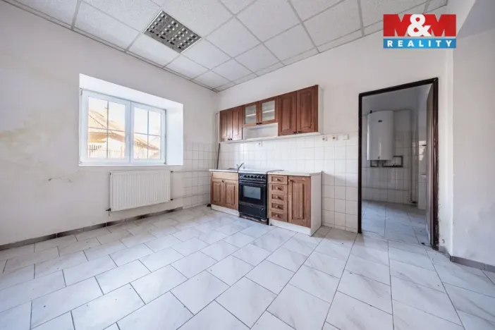 Prodej výrobních prostor, Načeradec, Zámecké náměstí, 1800 m2