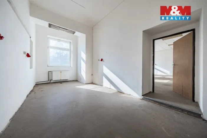 Prodej výrobních prostor, Načeradec, Zámecké náměstí, 1800 m2