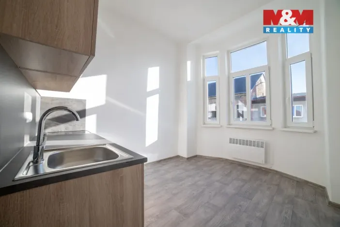 Pronájem bytu 1+1, Sokolov, Nádražní, 39 m2