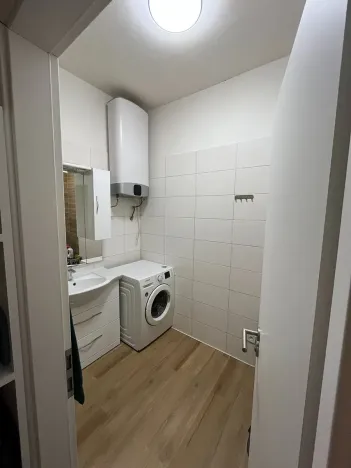 Pronájem bytu 3+1, Praha - Vysočany, Poděbradská, 74 m2