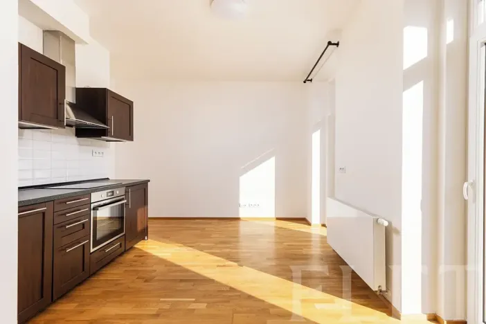 Pronájem bytu 2+kk, Praha - Libeň, Lihovarská, 43 m2