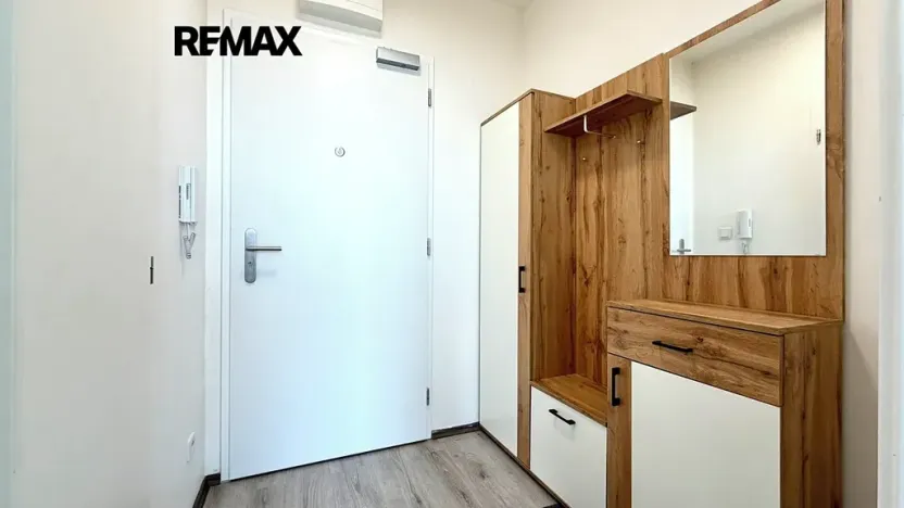 Pronájem bytu 1+kk, Praha - Vinohrady, Perucká, 25 m2