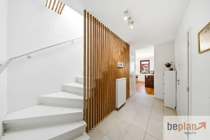 Prodej rodinného domu, Kamenice, Lomená, 161 m2