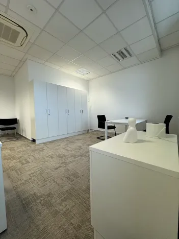 Pronájem kanceláře, Cheb, Obrněné brigády, 29 m2