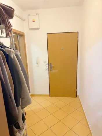 Pronájem bytu 2+kk, Praha - Hloubětín, Slévačská, 46 m2