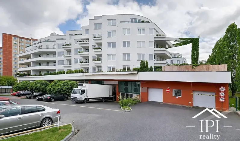 Pronájem garáže, Praha - Hlubočepy, Štěpařská, 18 m2