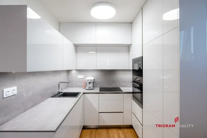 Pronájem bytu 2+kk, Hradec Králové - Nový Hradec Králové, Antonína Petrofa, 50 m2