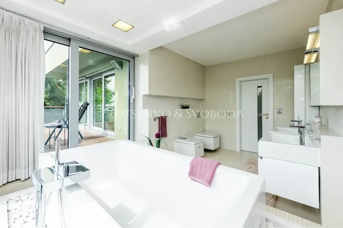 Prodej rodinného domu, Bratislava, Slovensko, 490 m2