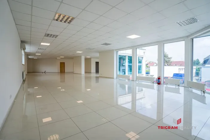 Pronájem komerční, Hradec Králové - Slezské Předměstí, Víta Nejedlého, 300 m2
