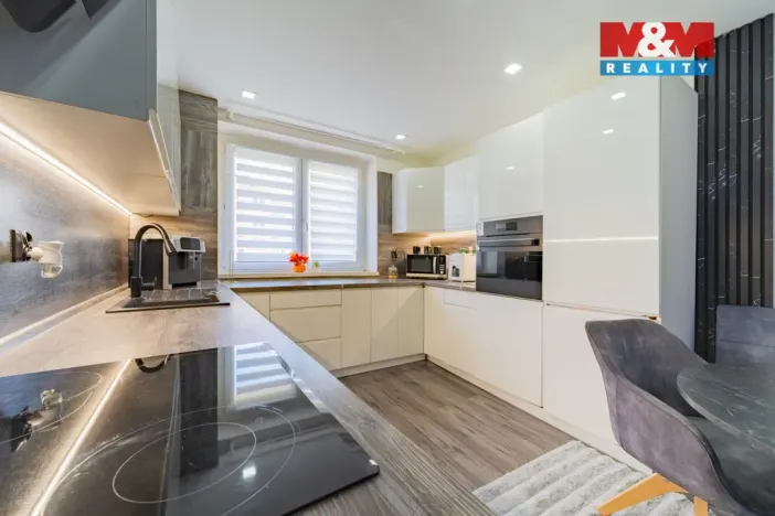 Prodej bytu 2+1, Ostrov, Šafaříkova, 55 m2